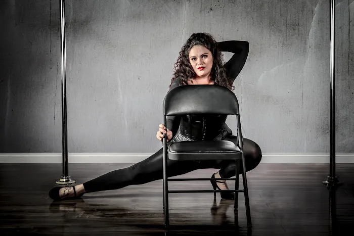 Black Velvet Pole Fitness Picture 10
