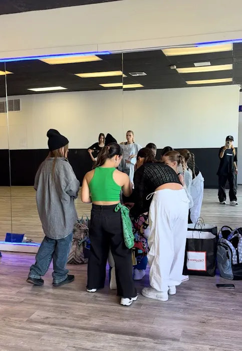 ACROSSERS Dance Academy, Santa Ana Picture 2
