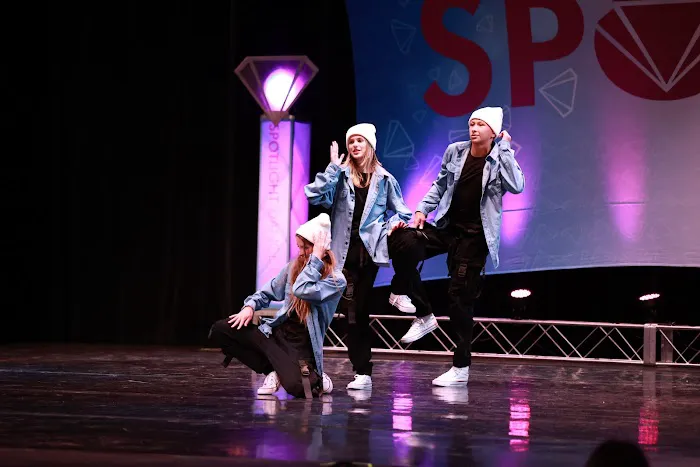 ACROSSERS Dance Academy, Santa Ana Picture 1