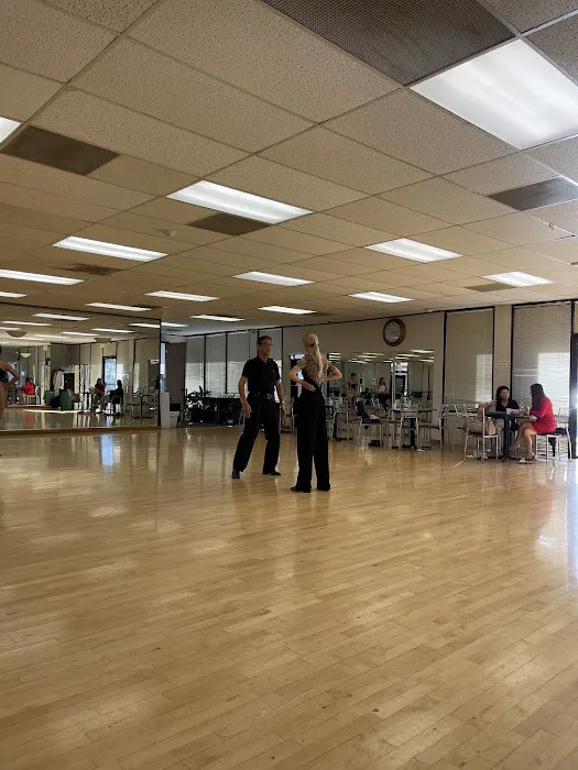 Avant Garde Ballroom Picture 3
