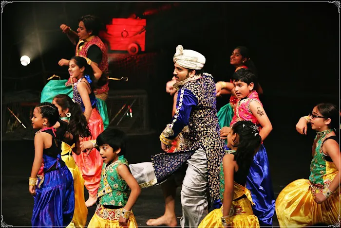 Bollywood Dance Lessons for Boys, Girls, Adults- West Hills, Thousand Oaks, Los Angeles Picture 1