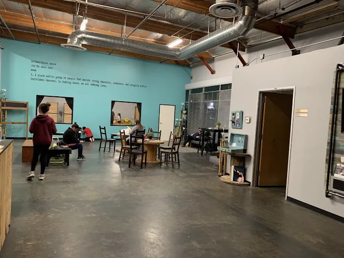 define/ dance space Picture 5