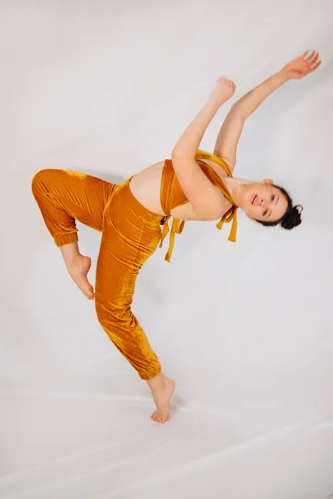 define/ dance space Picture 2