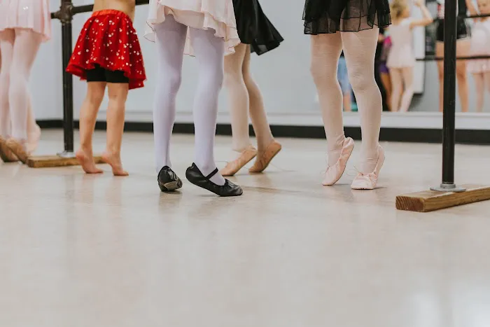 define/ dance space Picture 9