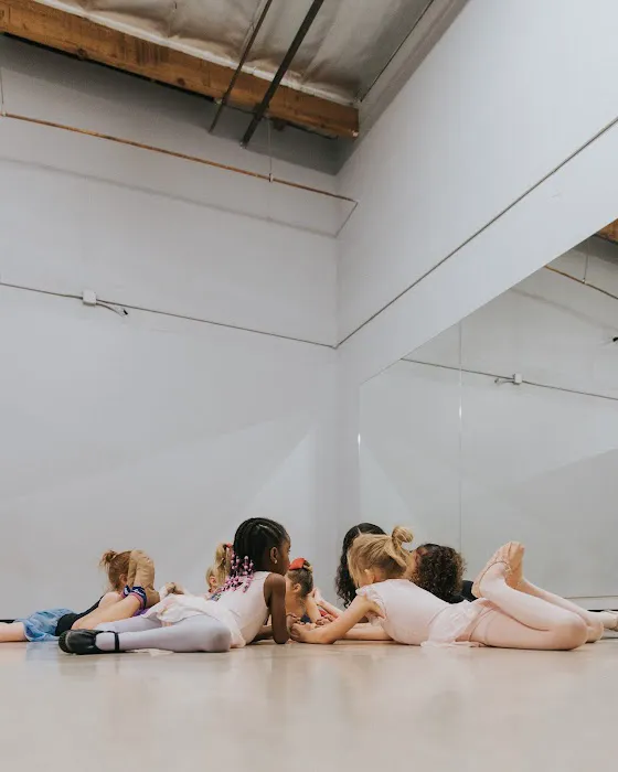 define/ dance space Picture 8