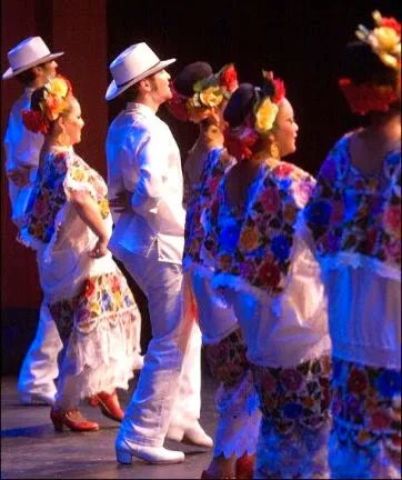 BALLET FOLKLORICO LEYENDA Picture 1