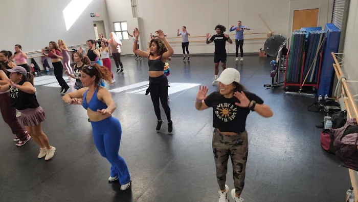 Dance Studio 84 Picture 4