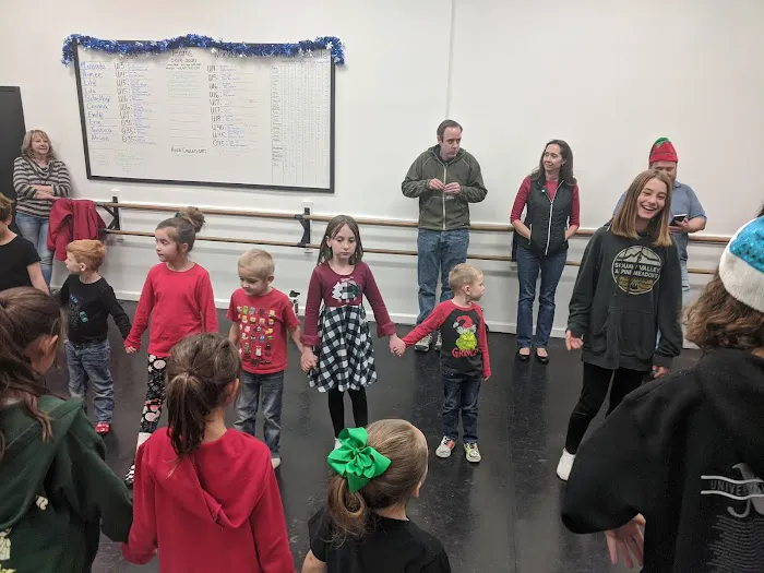 Tir Ruaidh Irish Dance Company Picture 2