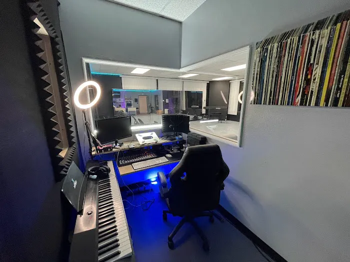 Born to Perform Studio Picture 7