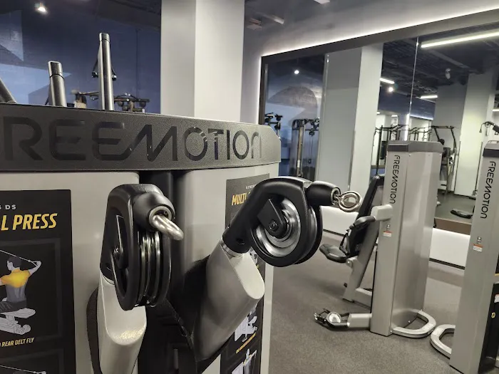 Gold's Gym Thousand Oaks Picture 1