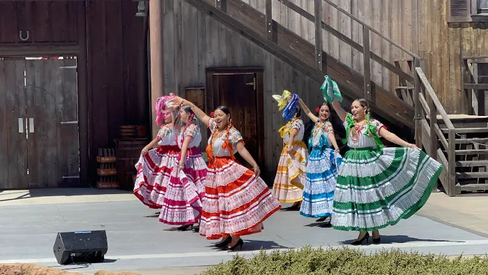 Folklorico Dance Studio Bailes de Mi Tierra Picture 7