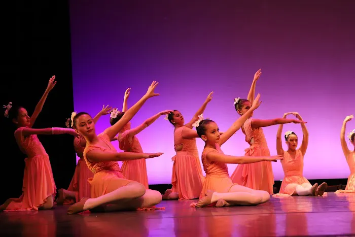 Dance with Miss Lindsay Picture 6
