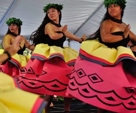 Hālau Hula Moaniʻaʻala Anuhea