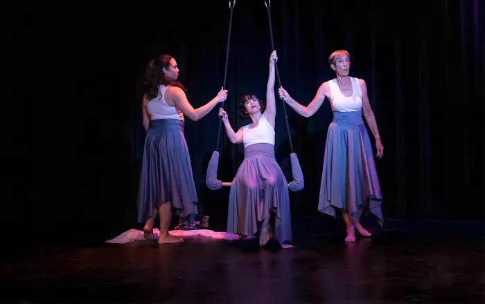 Zuzi Dance Picture 4