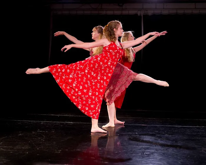 Zuzi Dance Picture 7