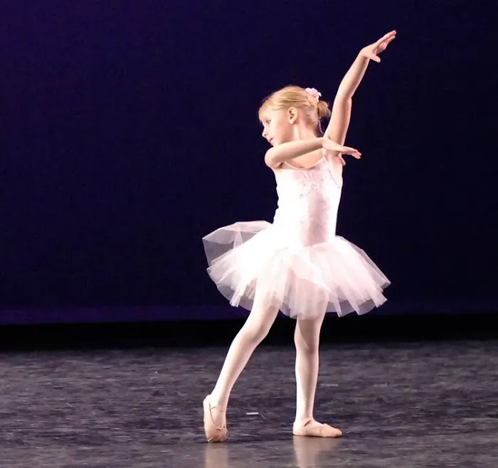 Flor de Liz Dance Picture 1