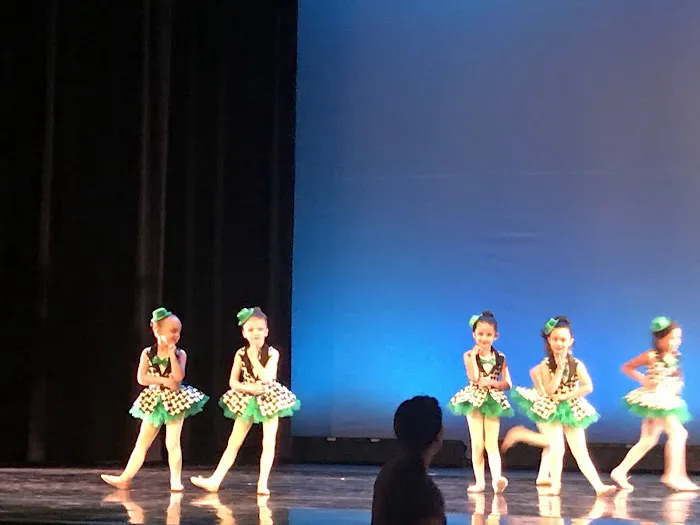 Flor de Liz Dance Picture 2
