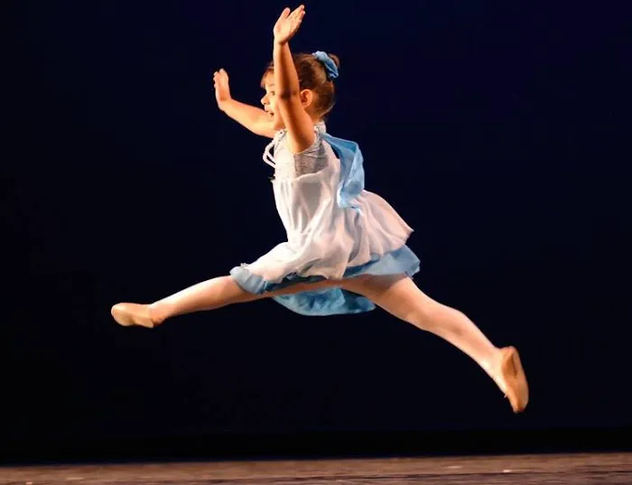 Flor de Liz Dance Picture 10
