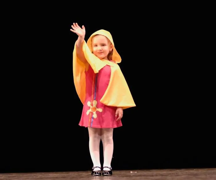 Flor de Liz Dance Picture 8