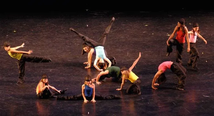 Flor de Liz Dance Picture 7
