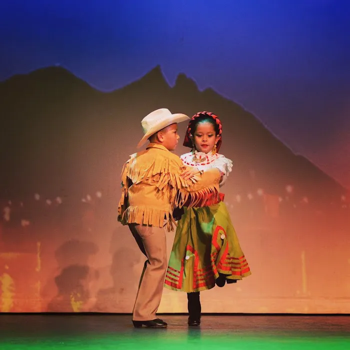 Compañia Folklorica Mexico Lindo FW Picture 3