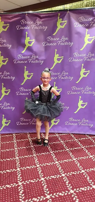 Bruce Lea Dance Factory Picture 3