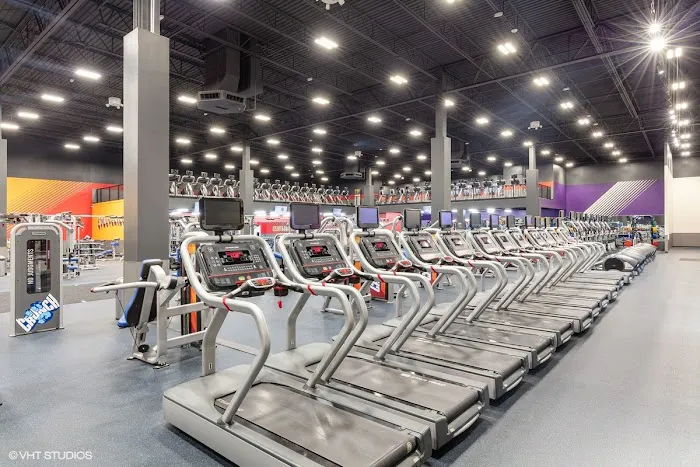 Crunch Fitness - Arlington Picture 2