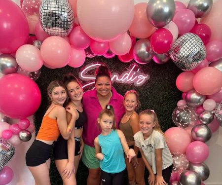 Sandiu2019s School of Dance