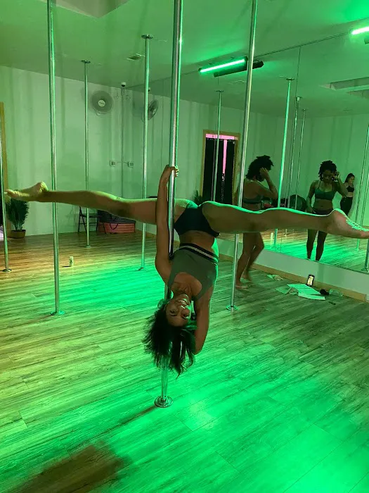 Power BAR Pole Dance Classes & Parties Picture 1