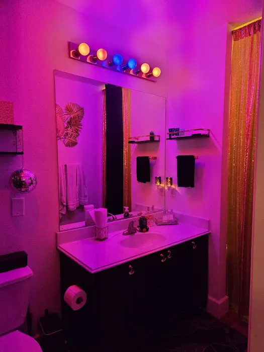 The Ricochet Room Picture 6