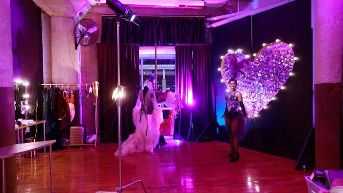 The Ricochet Room Picture 8