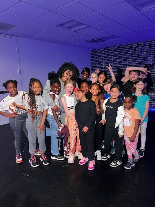 iDANZ Performing Arts Studio Picture 4