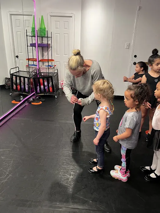 iDANZ Performing Arts Studio Picture 5