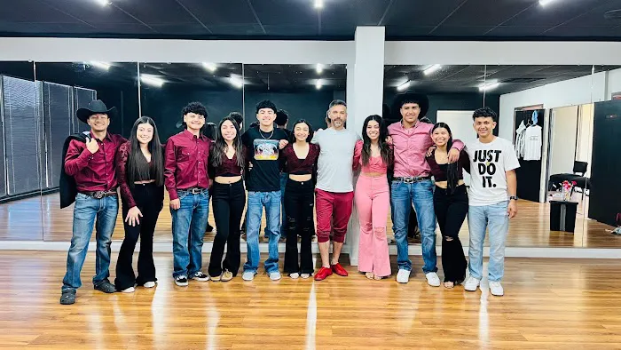Salsabysal Dance Studio Of Salsa, Bachata & Cumbia Picture 1