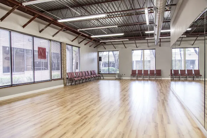 Salsabysal Dance Studio Of Salsa, Bachata & Cumbia Picture 4