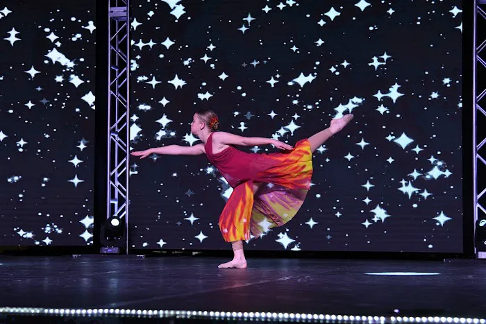 3-D DANCE Picture 5