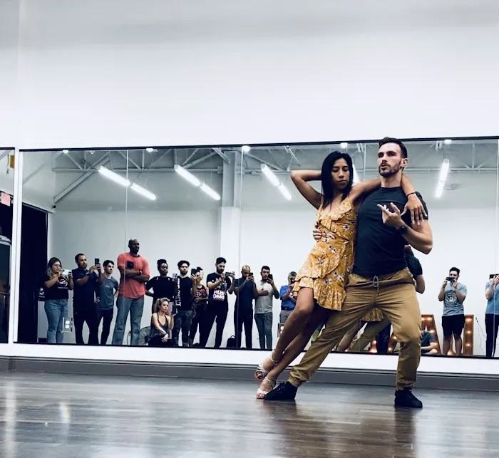 Dallas Can Dance Picture 6
