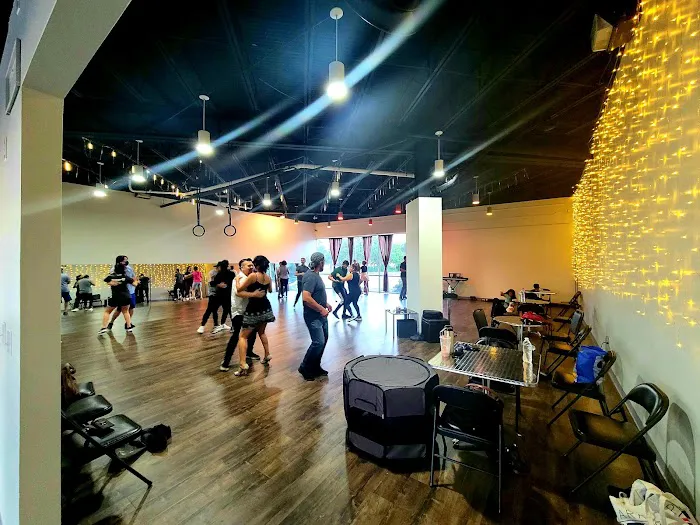 Dallas Can Dance Picture 10