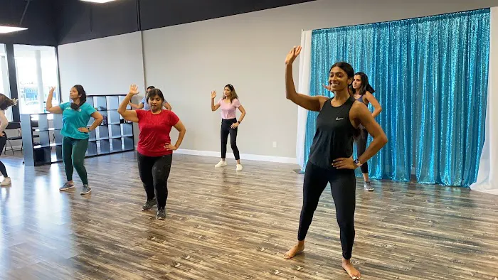 Milaana Dance Plano Picture 3