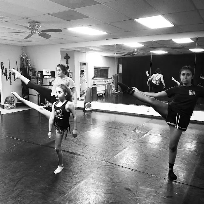 N'ertia Dance Company Picture 3