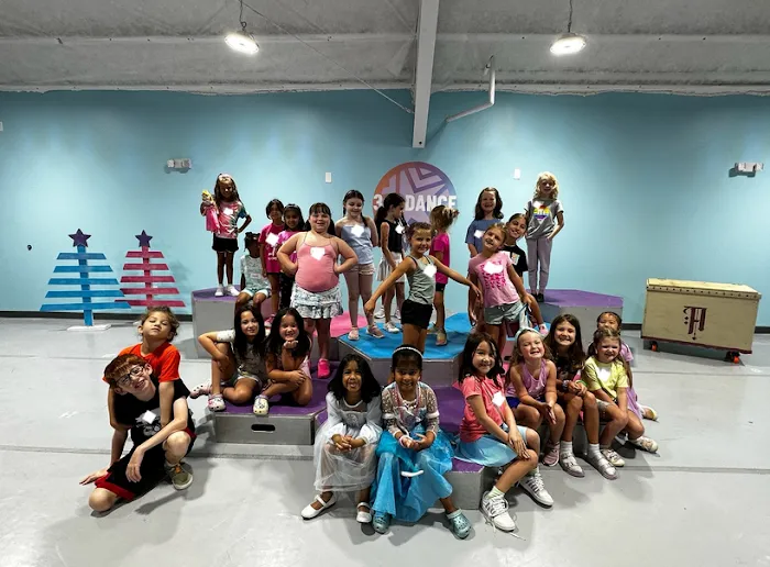 3-D Dance Celina Picture 8