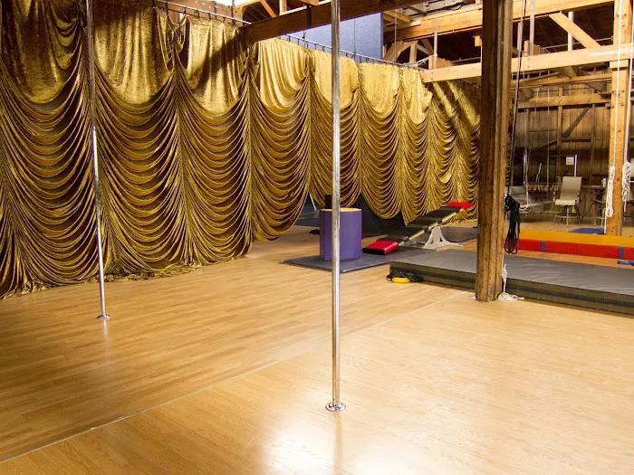 Emerald City Pole Picture 3