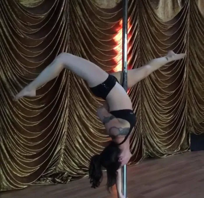 Emerald City Pole Picture 6