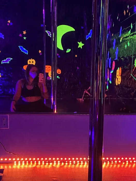 Positive Spin Pole Dance Fitness Picture 9