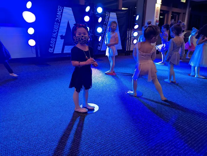 Glass House Dance Picture 7