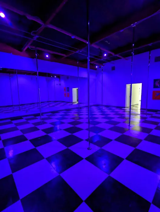 Studio K Pole Picture 3