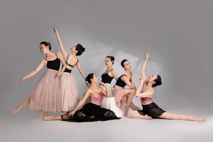 Xiang-He Dance Theatre Picture 5