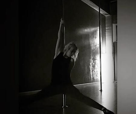 Writhe Pole Dance