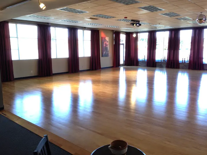 First Class Ballroom Picture 5