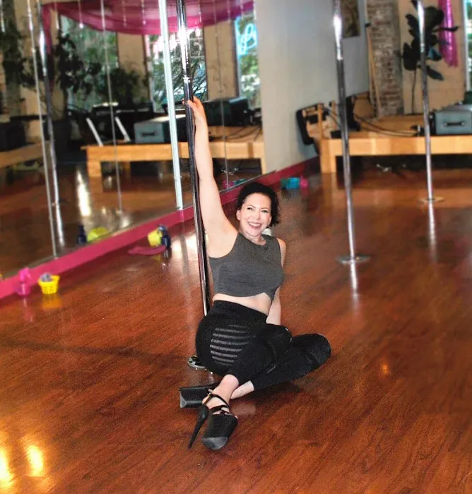 Pole at Play Picture 6